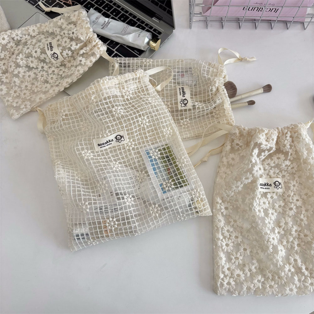 Koronkowa, haftowana siateczko – Travel Accessories Pack recenzja i cena