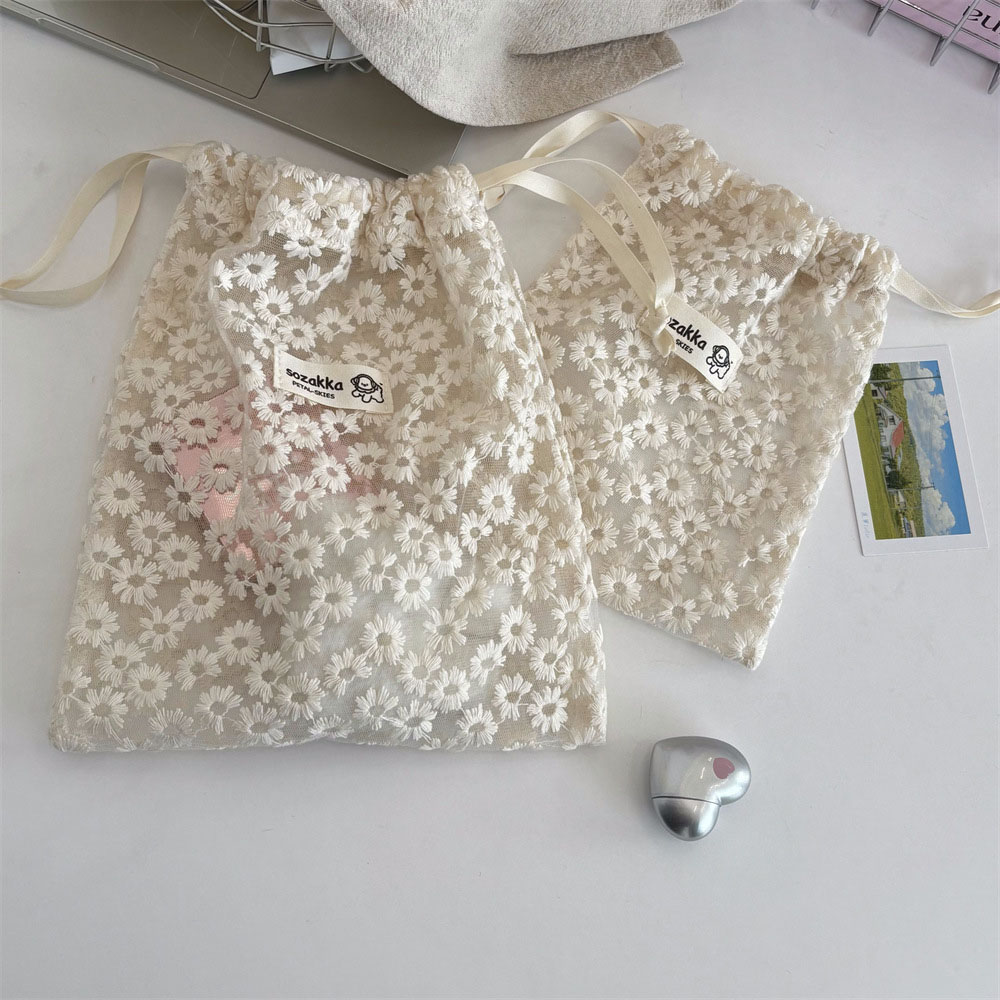 Koronkowa, haftowana siateczko – Travel Accessories Pack recenzja i cena